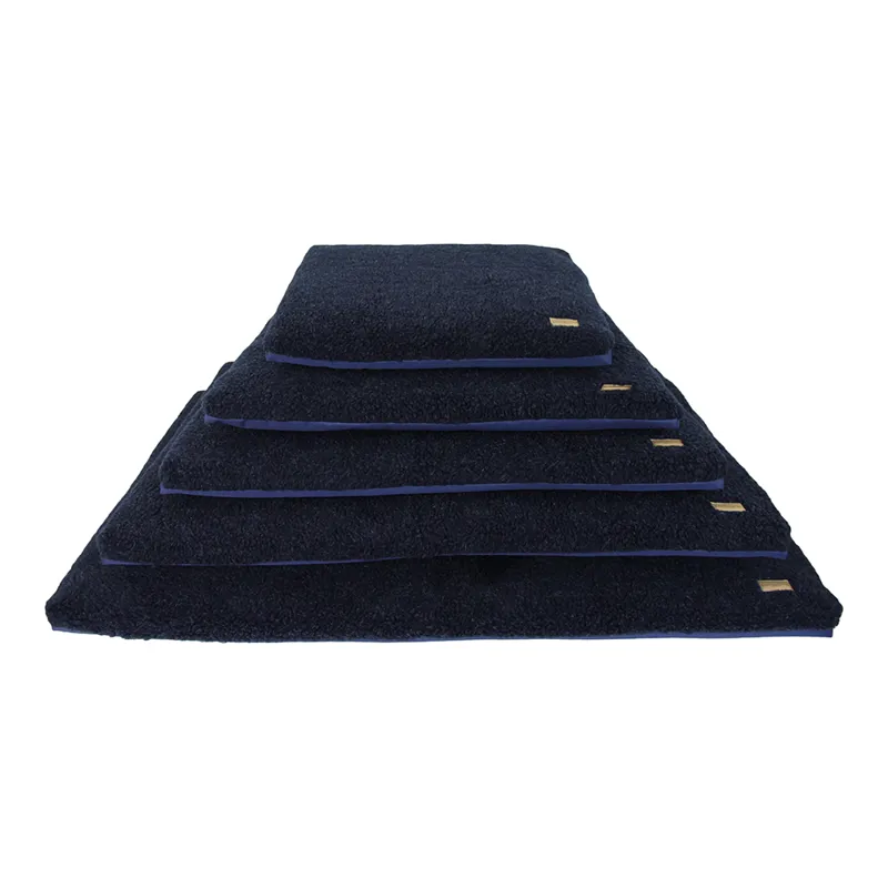 Earthbound Crate Mat Removable Sherpa Waterproof Navy