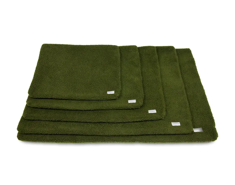 Earthbound Crate Mat Removable Sherpa Waterproof Forest Green