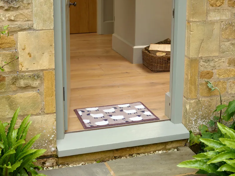 Turtle Mat Patterned Doormat in Flock Neutral-3