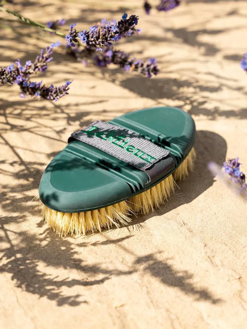 LeMieux Flexi Scrubbing Brush in Spruce-1