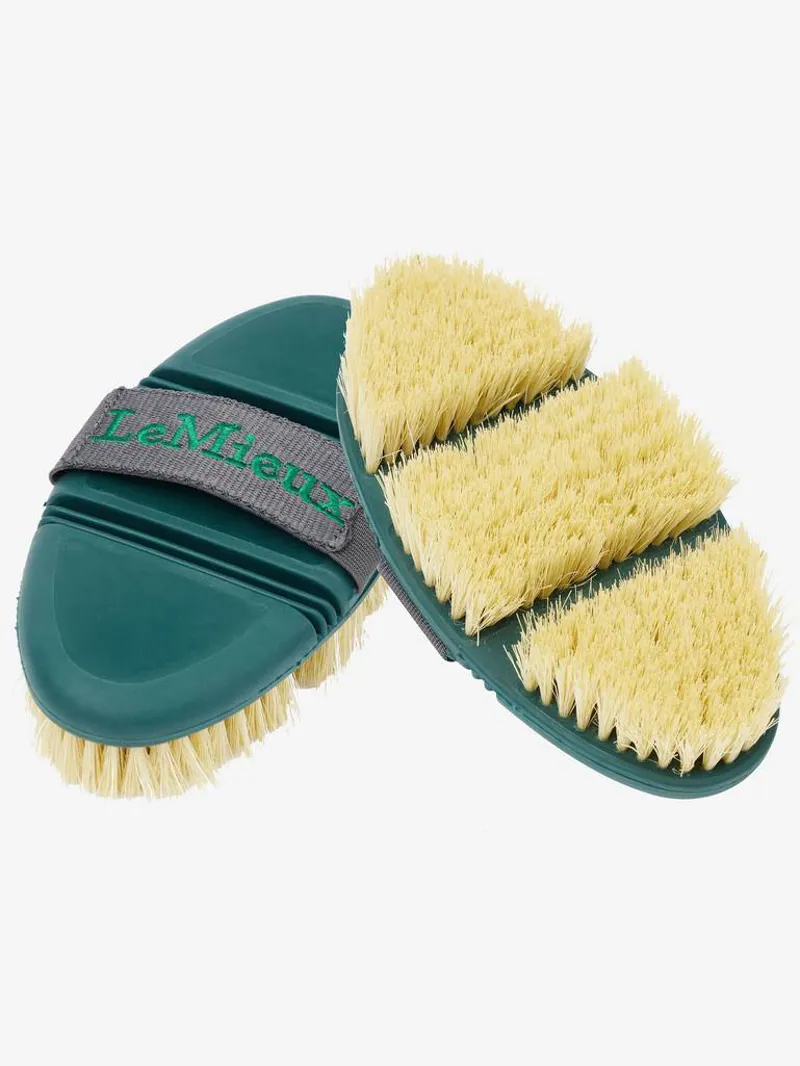 LeMieux Flexi Scrubbing Brush in Spruce